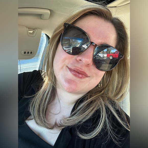 Meet your Posher, Sarah - Picture 3 of 6